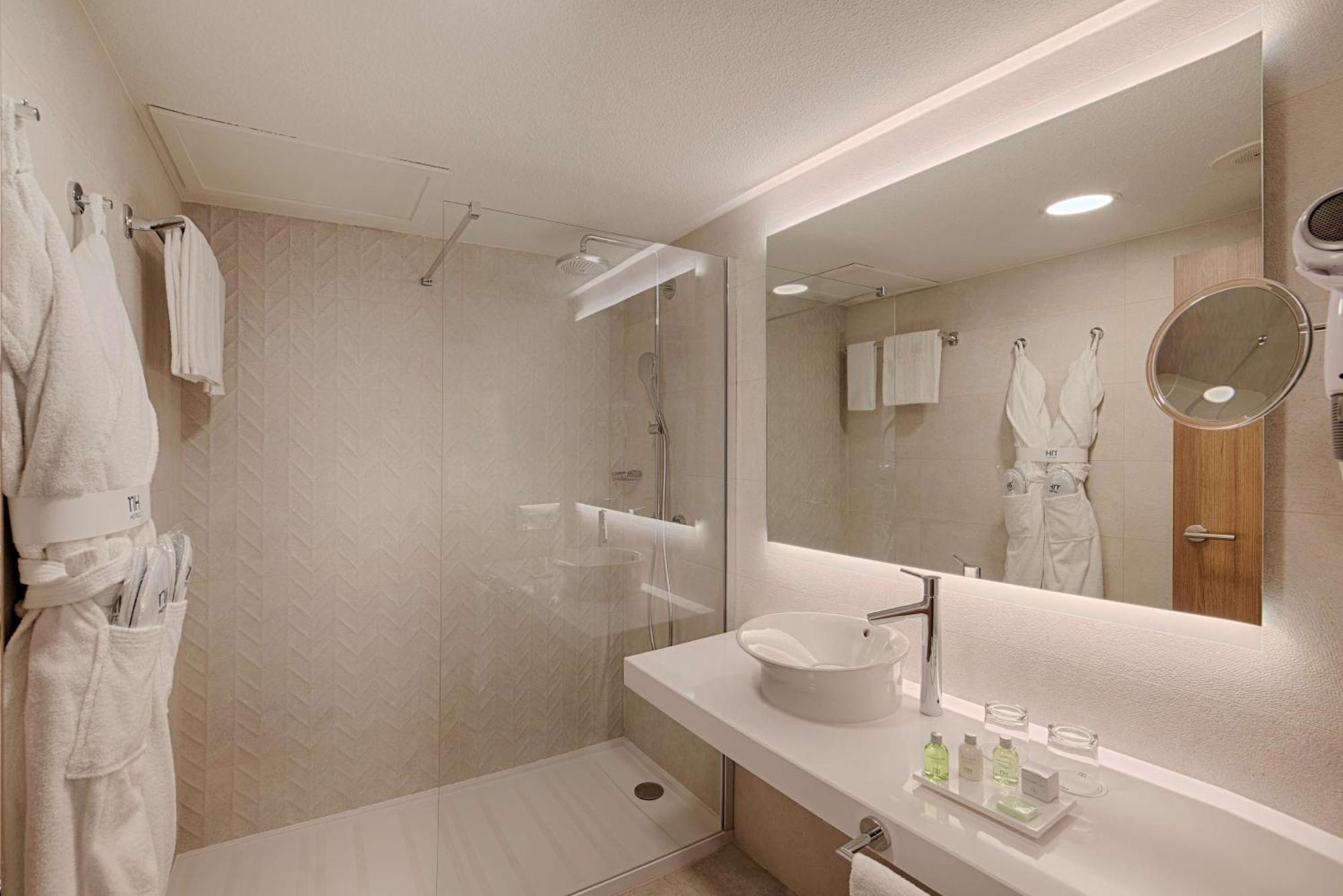 Hotel Nh 4*
